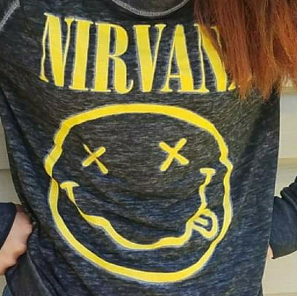 Nirvana Long sleeve 💛🤘🏽